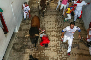 Imágenes del sexto encierro de los sanfermines 2019 protagonizado por toros de Núñez del Cuvillo.