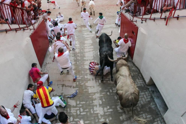Imágenes del sexto encierro de los sanfermines 2019 protagonizado por toros de Núñez del Cuvillo.
