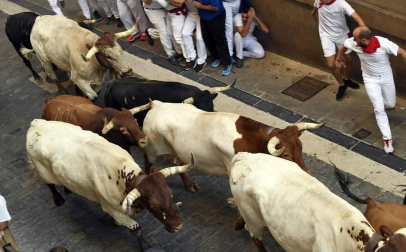 Imágenes del sexto encierro de los sanfermines 2019 protagonizado por toros de Núñez del Cuvillo.