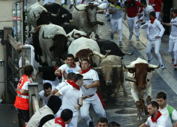 Imágenes del sexto encierro de los sanfermines 2019 protagonizado por toros de Núñez del Cuvillo.