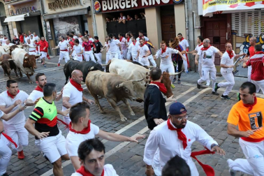Imágenes del sexto encierro de los sanfermines 2019 protagonizado por toros de Núñez del Cuvillo.