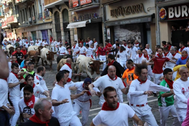 Imágenes del sexto encierro de los sanfermines 2019 protagonizado por toros de Núñez del Cuvillo.