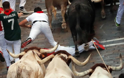 Imágenes del sexto encierro de los sanfermines 2019 protagonizado por toros de Núñez del Cuvillo.