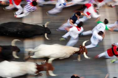 Imágenes del sexto encierro de los sanfermines 2019 protagonizado por toros de Núñez del Cuvillo.