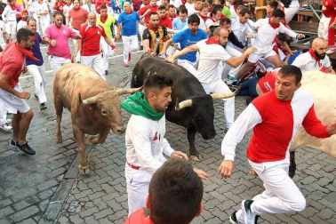 Imágenes del sexto encierro de los sanfermines 2019 protagonizado por toros de Núñez del Cuvillo.