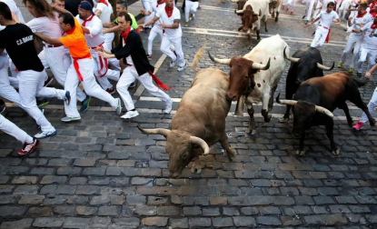 Imágenes del sexto encierro de los sanfermines 2019 protagonizado por toros de Núñez del Cuvillo.