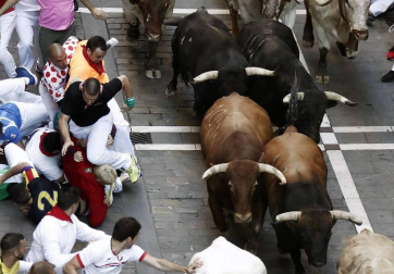 Imágenes del sexto encierro de los sanfermines 2019 protagonizado por toros de Núñez del Cuvillo.
