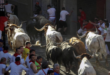 Imágenes del sexto encierro de los sanfermines 2019 protagonizado por toros de Núñez del Cuvillo.