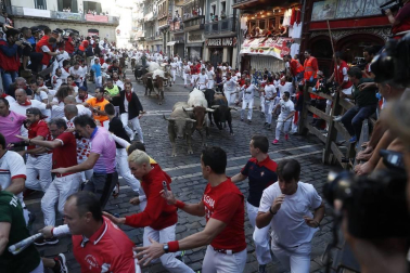 Imágenes del sexto encierro de los sanfermines 2019 protagonizado por toros de Núñez del Cuvillo.