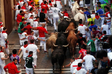 Imágenes del sexto encierro de los sanfermines 2019 protagonizado por toros de Núñez del Cuvillo.