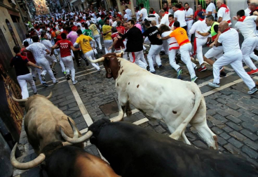 Imágenes del sexto encierro de los sanfermines 2019 protagonizado por toros de Núñez del Cuvillo.
