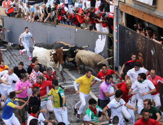 Imágenes del sexto encierro de los sanfermines 2019 protagonizado por toros de Núñez del Cuvillo.