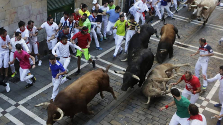 Imágenes del sexto encierro de los sanfermines 2019 protagonizado por toros de Núñez del Cuvillo.
