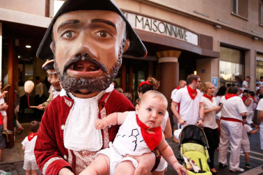 Fotos del recorrido de los gigantes y cabezudos de Pamplona del día 9 de julio de San Fermín 2019
