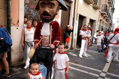 Fotos del recorrido de los gigantes y cabezudos de Pamplona del día 9 de julio de San Fermín 2019