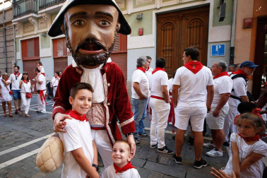 Fotos del recorrido de los gigantes y cabezudos de Pamplona del día 9 de julio de San Fermín 2019