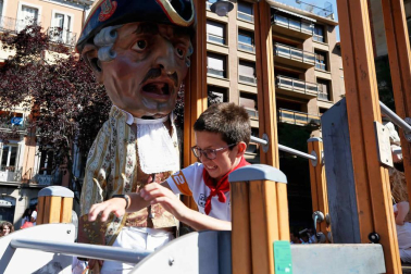 Fotos del recorrido de los gigantes y cabezudos de Pamplona del día 9 de julio de San Fermín 2019