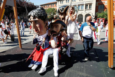 Fotos del recorrido de los gigantes y cabezudos de Pamplona del día 9 de julio de San Fermín 2019