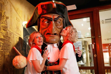 Fotos del recorrido de los gigantes y cabezudos de Pamplona del día 9 de julio de San Fermín 2019
