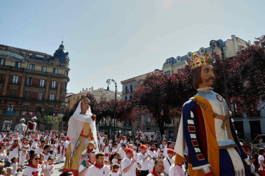 Fotos del recorrido de los gigantes y cabezudos de Pamplona del día 9 de julio de San Fermín 2019