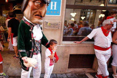Fotos del recorrido de los gigantes y cabezudos de Pamplona del día 9 de julio de San Fermín 2019