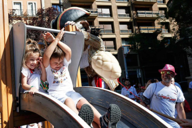 Fotos del recorrido de los gigantes y cabezudos de Pamplona del día 9 de julio de San Fermín 2019