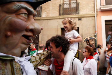 Fotos del recorrido de los gigantes y cabezudos de Pamplona del día 9 de julio de San Fermín 2019
