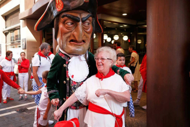 Fotos del recorrido de los gigantes y cabezudos de Pamplona del día 9 de julio de San Fermín 2019