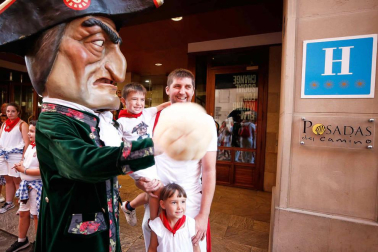 Fotos del recorrido de los gigantes y cabezudos de Pamplona del día 9 de julio de San Fermín 2019