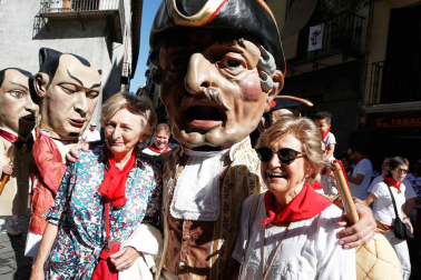Fotos del recorrido de los gigantes y cabezudos de Pamplona del día 9 de julio de San Fermín 2019