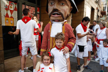 Fotos del recorrido de los gigantes y cabezudos de Pamplona del día 9 de julio de San Fermín 2019