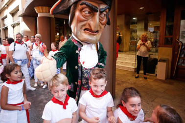 Fotos del recorrido de los gigantes y cabezudos de Pamplona del día 9 de julio de San Fermín 2019