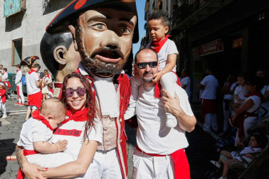 Fotos del recorrido de los gigantes y cabezudos de Pamplona del día 9 de julio de San Fermín 2019