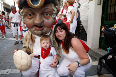 Fotos del recorrido de los gigantes y cabezudos de Pamplona del día 9 de julio de San Fermín 2019