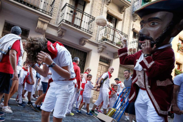 Fotos del recorrido de los gigantes y cabezudos de Pamplona del día 9 de julio de San Fermín 2019