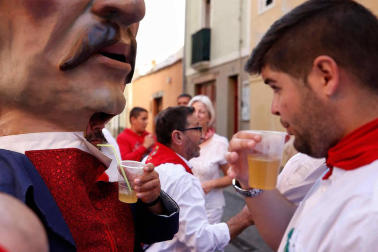 Fotos del recorrido de los gigantes y cabezudos de Pamplona del día 9 de julio de San Fermín 2019
