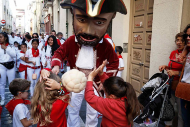 Fotos del recorrido de los gigantes y cabezudos de Pamplona del día 9 de julio de San Fermín 2019