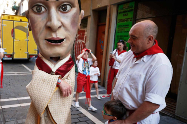 Fotos del recorrido de los gigantes y cabezudos de Pamplona del día 9 de julio de San Fermín 2019