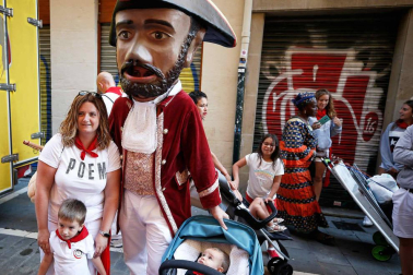 Fotos del recorrido de los gigantes y cabezudos de Pamplona del día 9 de julio de San Fermín 2019