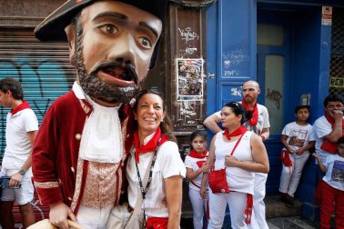 Fotos del recorrido de los gigantes y cabezudos de Pamplona del día 9 de julio de San Fermín 2019