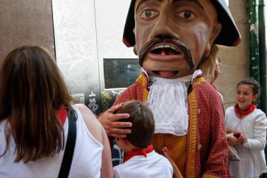 Fotos del recorrido de los gigantes y cabezudos de Pamplona del día 9 de julio de San Fermín 2019