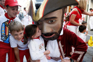 Fotos del recorrido de los gigantes y cabezudos de Pamplona del día 9 de julio de San Fermín 2019