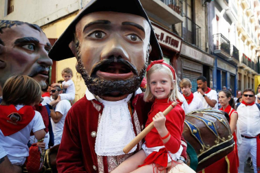 Fotos del recorrido de los gigantes y cabezudos de Pamplona del día 9 de julio de San Fermín 2019
