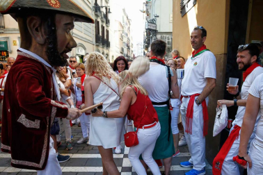 Fotos del recorrido de los gigantes y cabezudos de Pamplona del día 9 de julio de San Fermín 2019