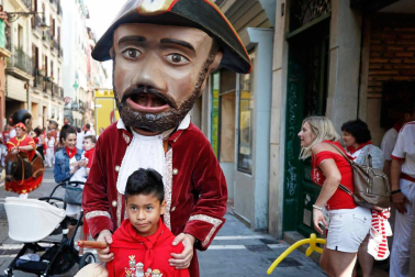 Fotos del recorrido de los gigantes y cabezudos de Pamplona del día 9 de julio de San Fermín 2019