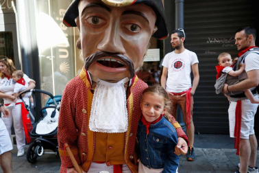 Fotos del recorrido de los gigantes y cabezudos de Pamplona del día 9 de julio de San Fermín 2019