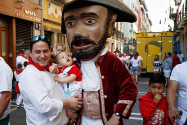 Fotos del recorrido de los gigantes y cabezudos de Pamplona del día 9 de julio de San Fermín 2019