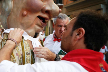 Fotos del recorrido de los gigantes y cabezudos de Pamplona del día 9 de julio de San Fermín 2019