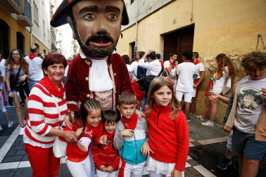 Fotos del recorrido de los gigantes y cabezudos de Pamplona del día 9 de julio de San Fermín 2019