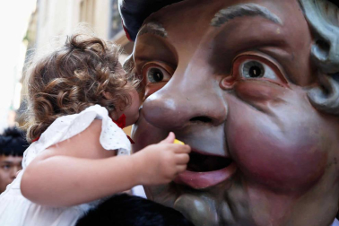 Fotos del recorrido de los gigantes y cabezudos de Pamplona del día 9 de julio de San Fermín 2019